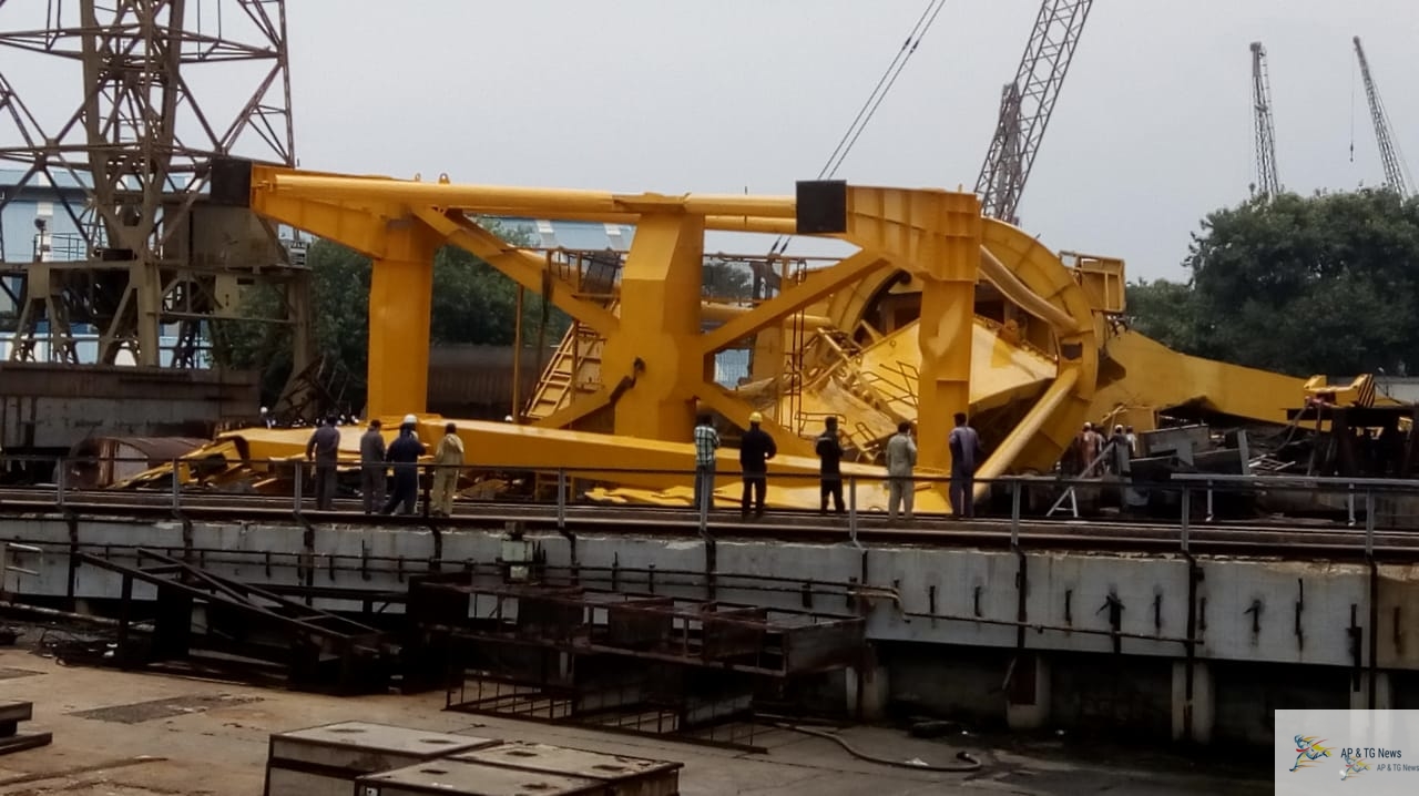 Hindustan Shipyard crane accident in Visakhapatnam- News Updates - BuzzToday